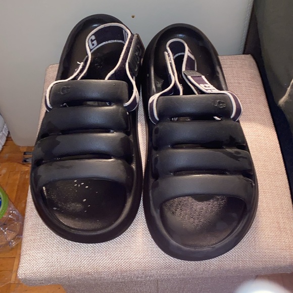 UGG BLACK SLIDES GREAT CONDITION - Picture 3 of 6